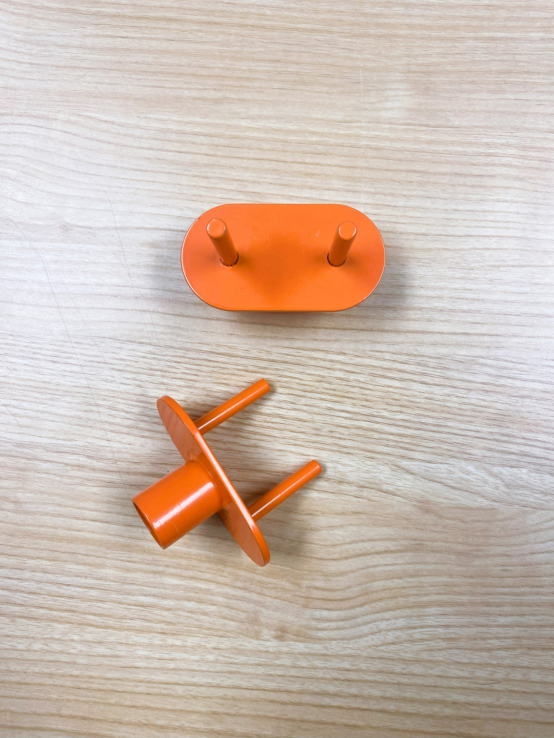 PRODRYINGRACK SD (PSDR) SERIES TWO ORANGE DOUBLE JOINT CONNECTORS ON TABLE