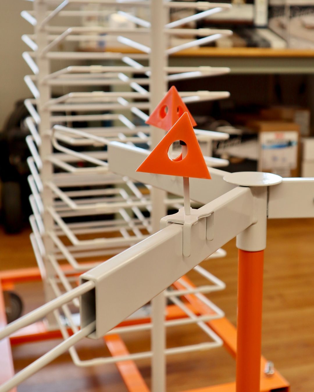 SprayTwirly Spikes w/ Paint Pyramids (Set of 4)